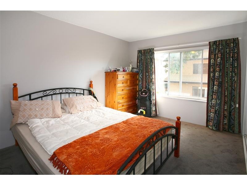 8/18 Tarcoola Crescent, Chevron Island QLD 4217