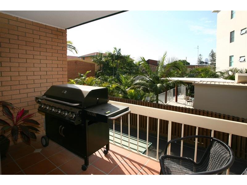 8/18 Tarcoola Crescent, Chevron Island QLD 4217