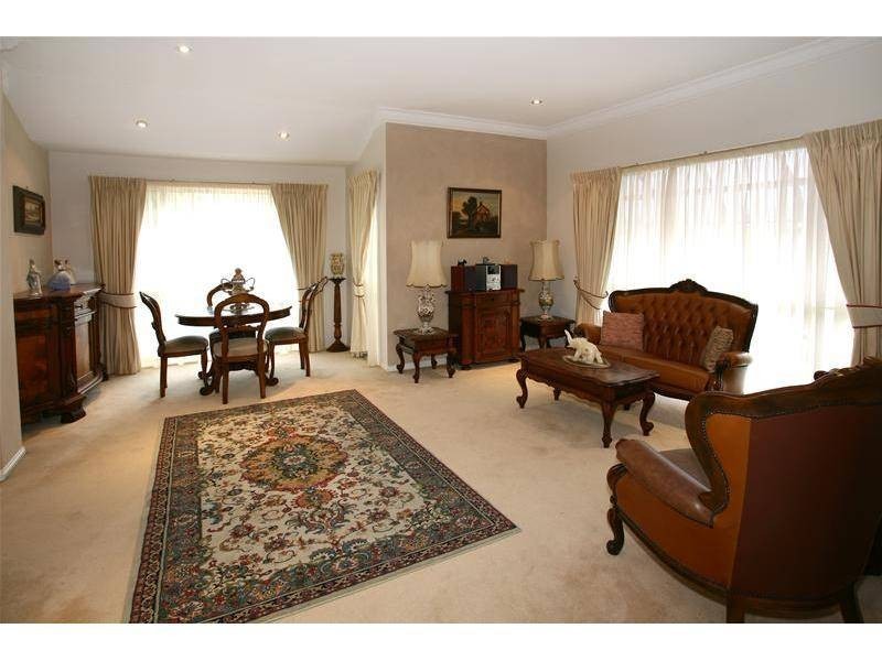 6 Sternlight Close, Clear Island Waters QLD 4226