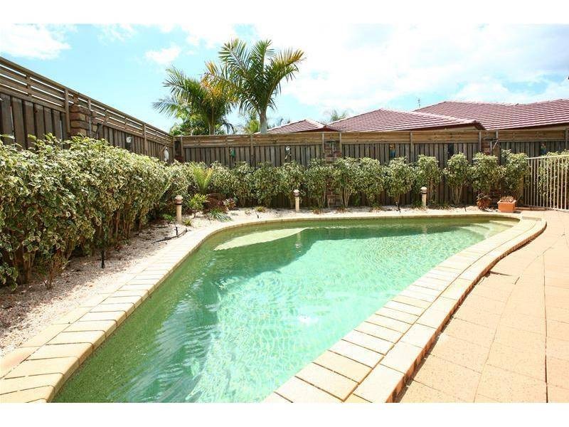 6 Sternlight Close, Clear Island Waters QLD 4226