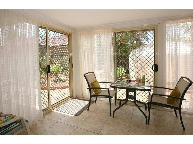 6 Sternlight Close, Clear Island Waters QLD 4226