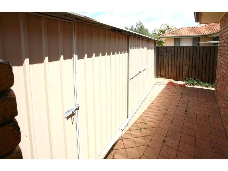 6 Sternlight Close, Clear Island Waters QLD 4226