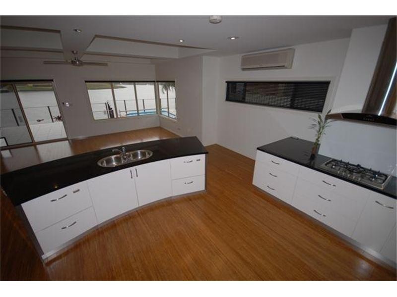 Clear Island Waters QLD 4226