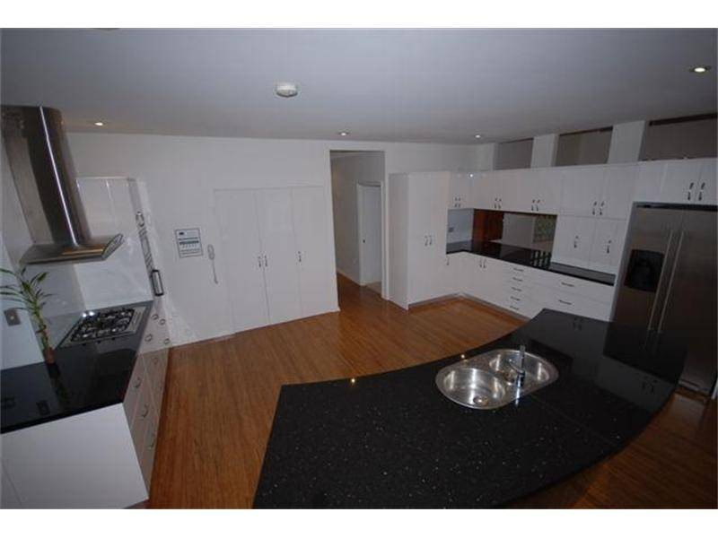 Clear Island Waters QLD 4226