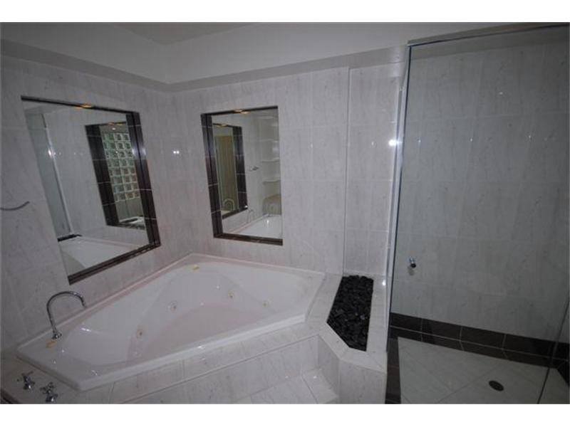 Clear Island Waters QLD 4226