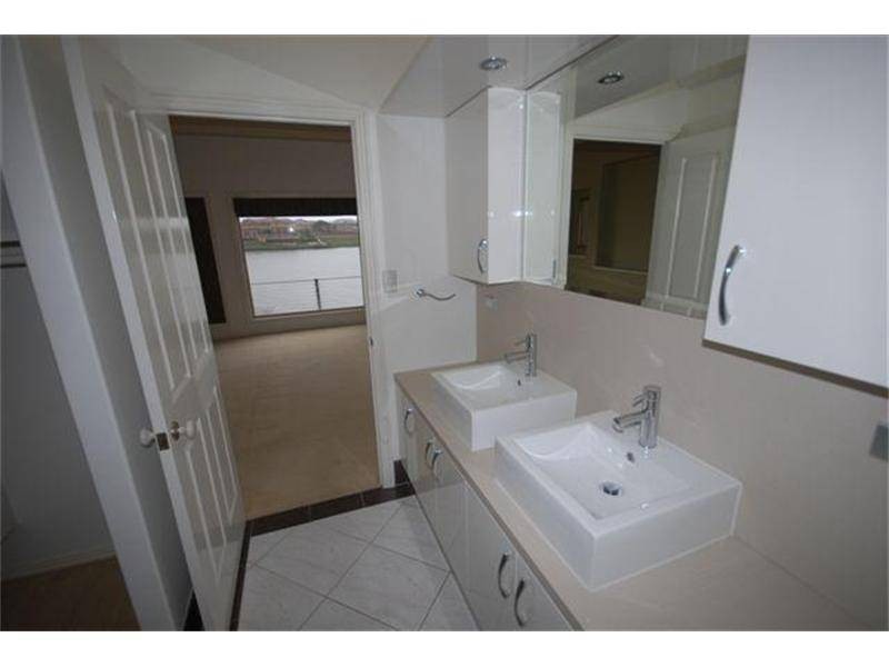 Clear Island Waters QLD 4226