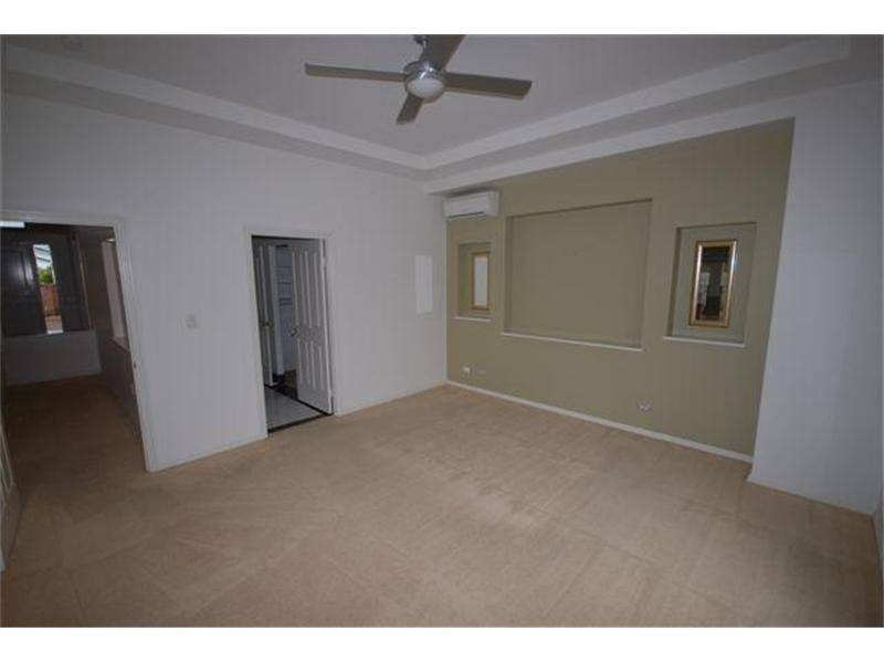 Clear Island Waters QLD 4226