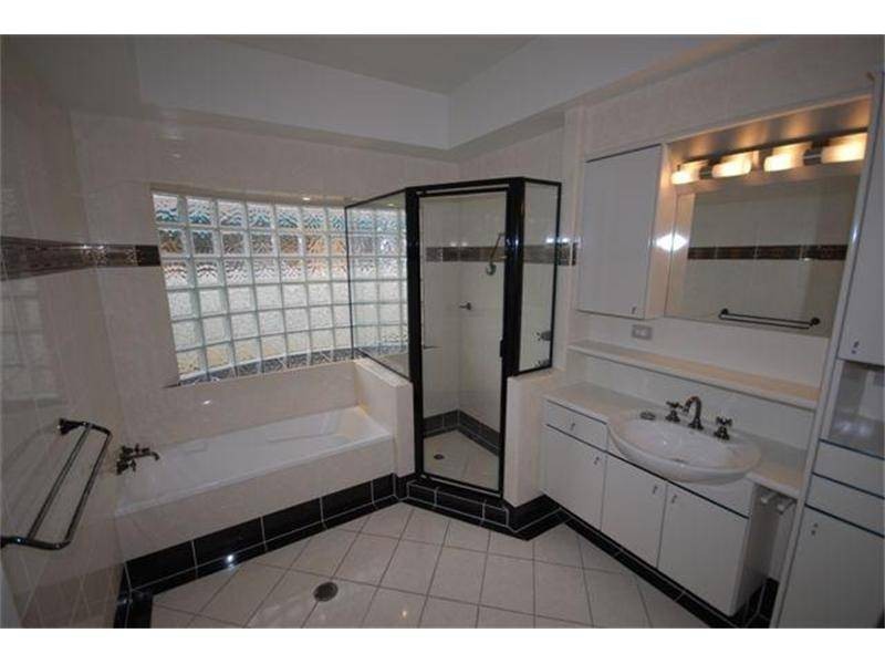 Clear Island Waters QLD 4226