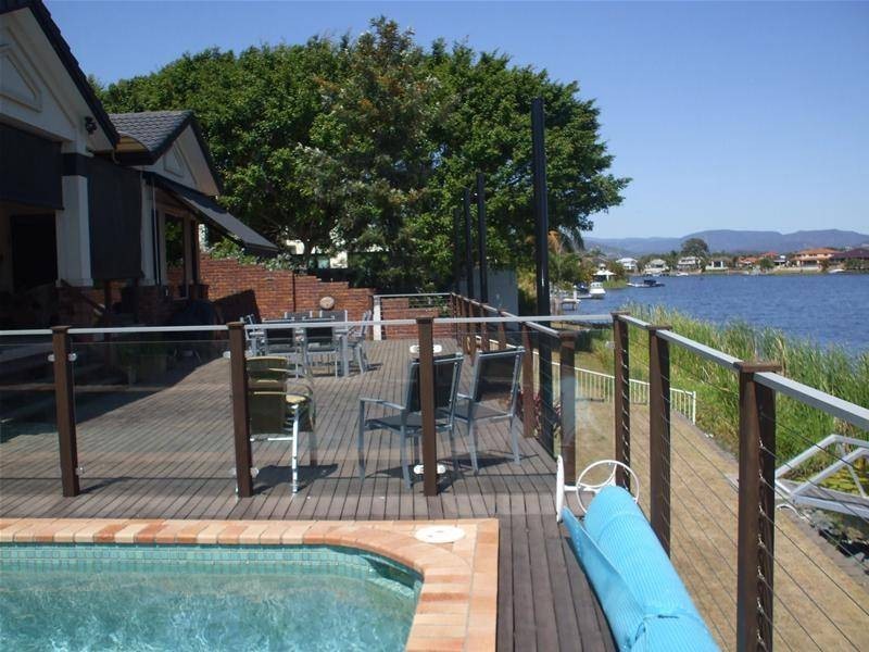 Clear Island Waters QLD 4226