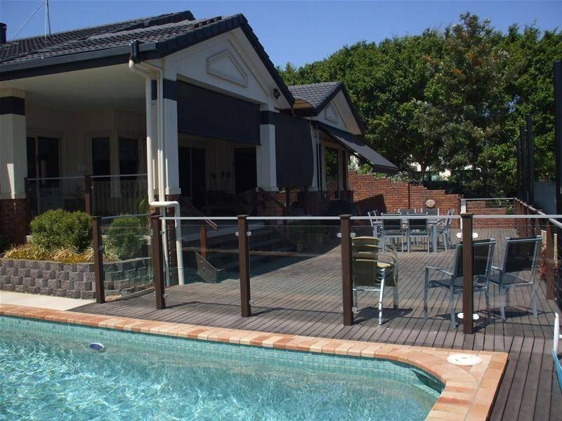 Clear Island Waters QLD 4226