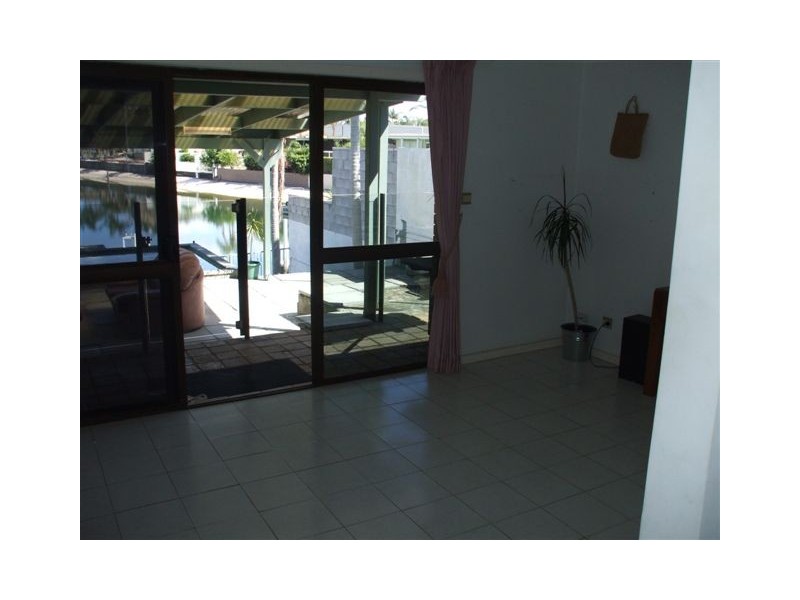 85 Clear Island Road, Broadbeach Waters QLD 4218