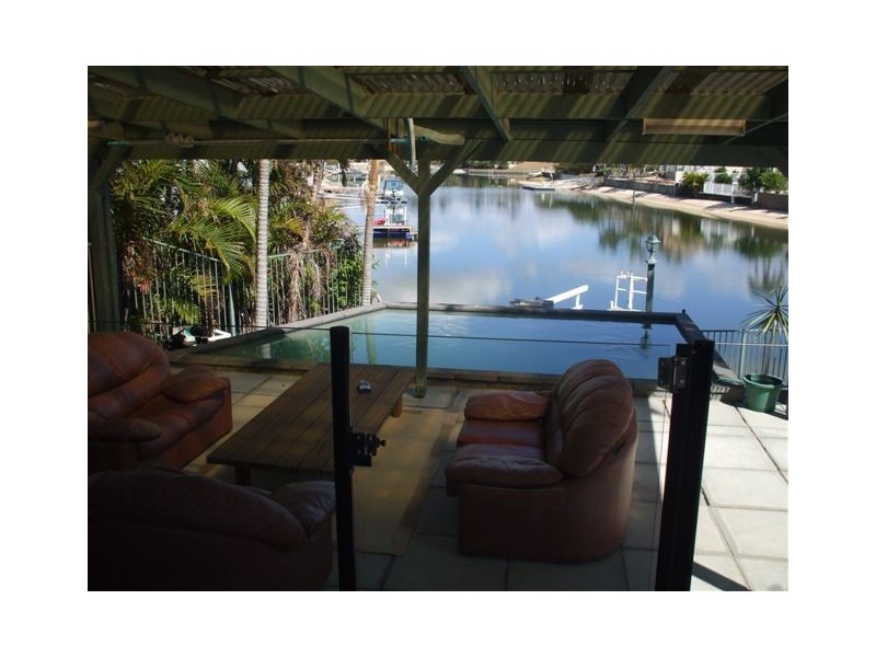 85 Clear Island Road, Broadbeach Waters QLD 4218