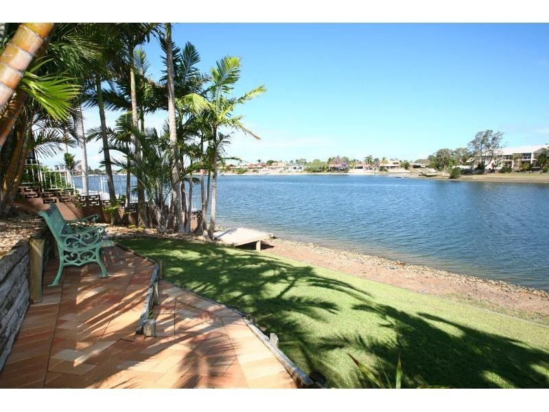 19 Winch Court, Mermaid Waters QLD 4218