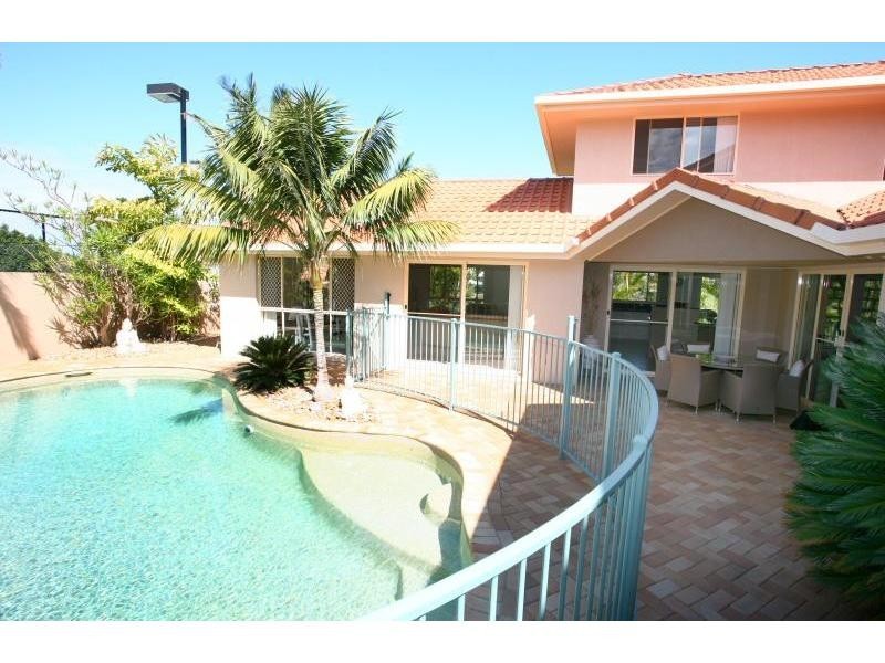 19 Winch Court, Mermaid Waters QLD 4218