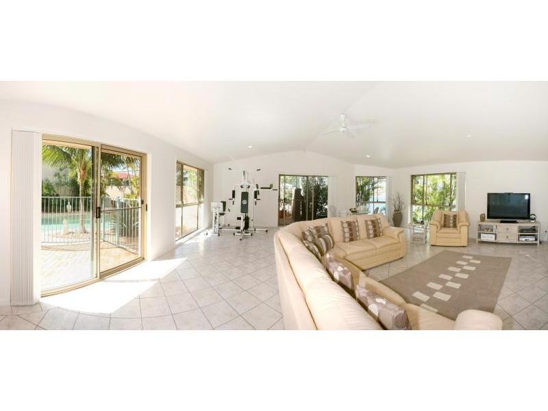 19 Winch Court, Mermaid Waters QLD 4218