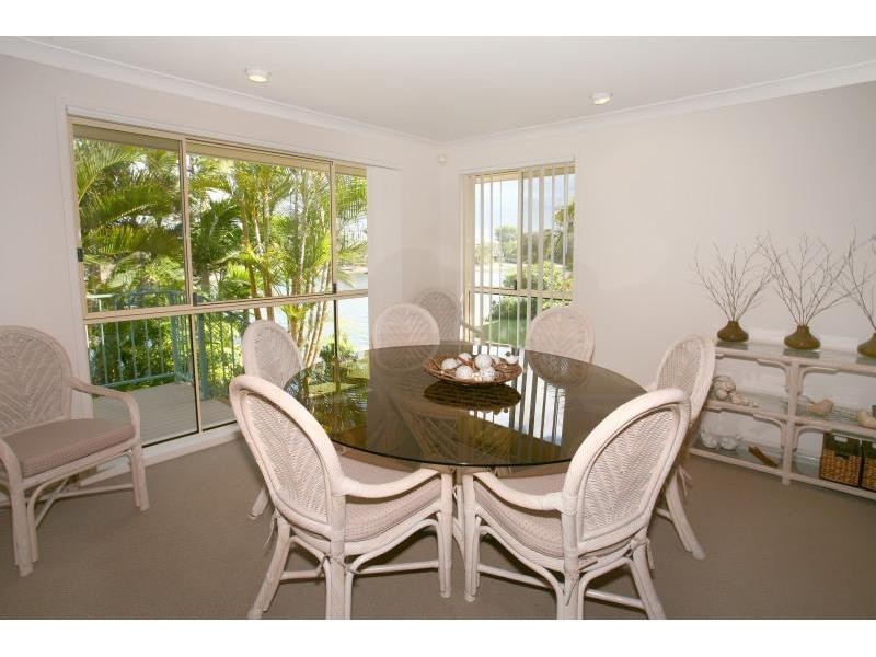 19 Winch Court, Mermaid Waters QLD 4218