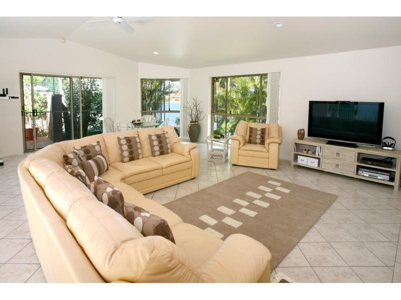 19 Winch Court, Mermaid Waters QLD 4218