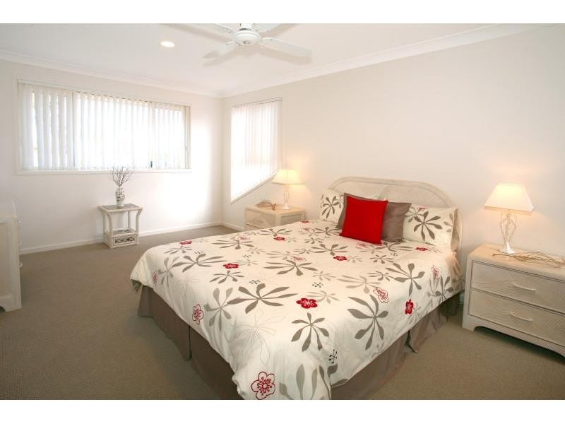 19 Winch Court, Mermaid Waters QLD 4218