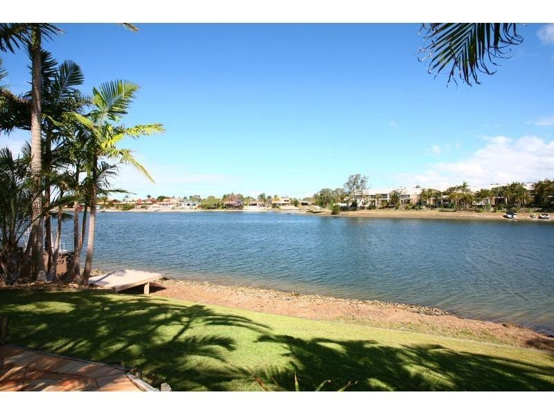 19 Winch Court, Mermaid Waters QLD 4218