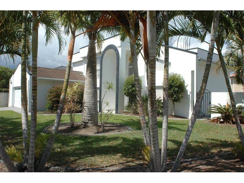 1 Cutwater Close, Clear Island Waters QLD 4226