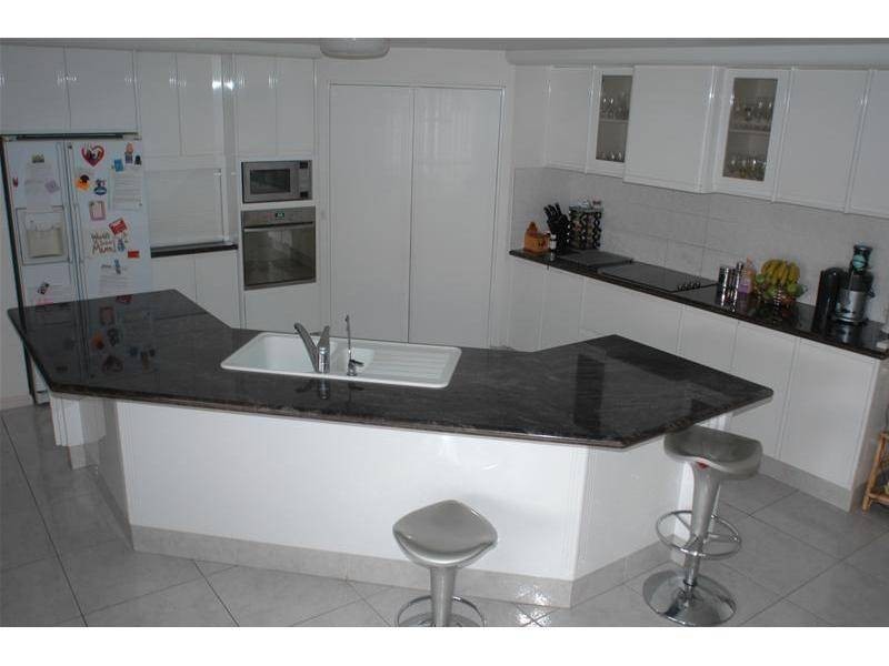 1 Cutwater Close, Clear Island Waters QLD 4226