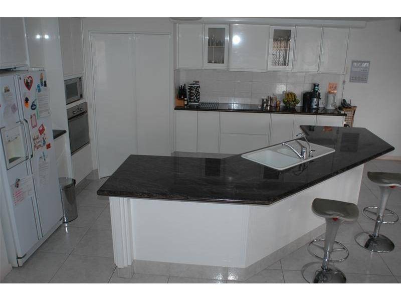 1 Cutwater Close, Clear Island Waters QLD 4226