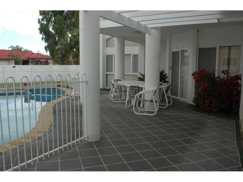 1 Cutwater Close, Clear Island Waters QLD 4226