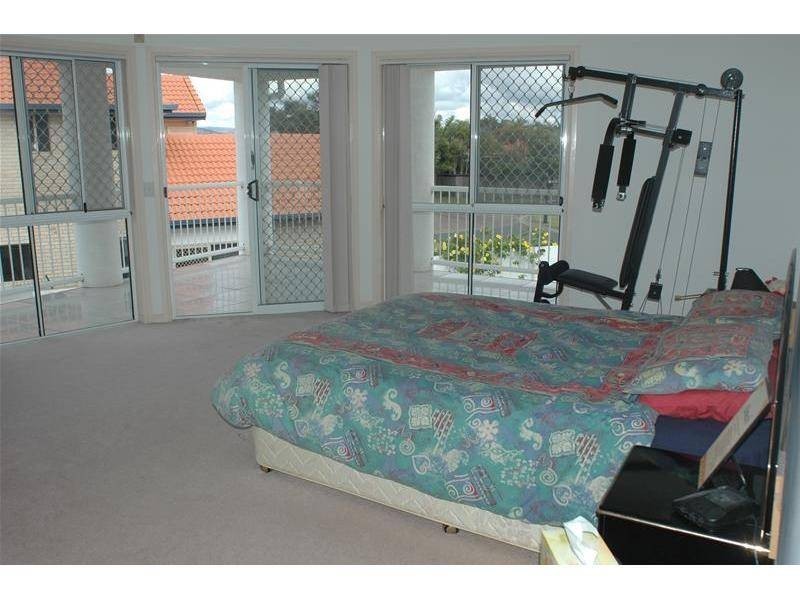 1 Cutwater Close, Clear Island Waters QLD 4226