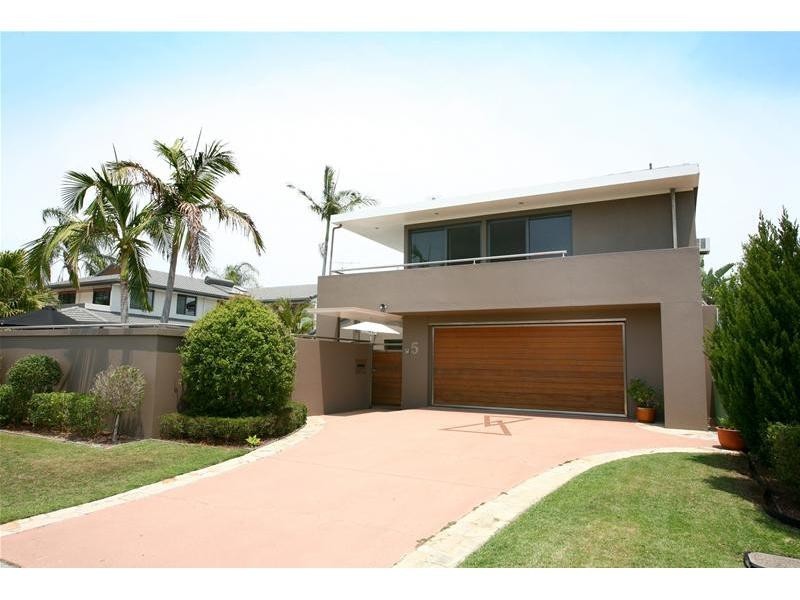 5 Witt Avenue, Carrara QLD 4211