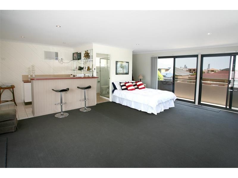 5 Witt Avenue, Carrara QLD 4211