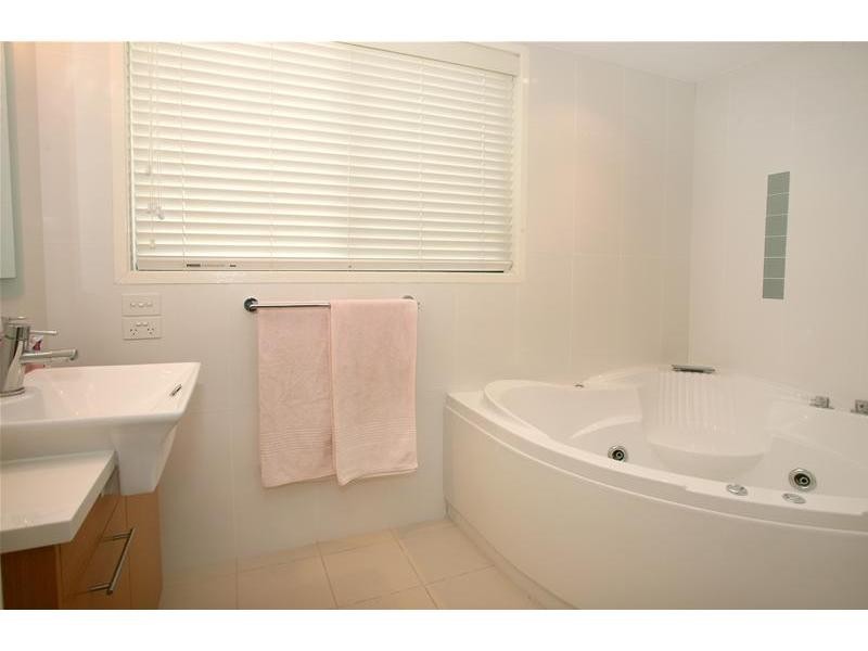 5 Witt Avenue, Carrara QLD 4211