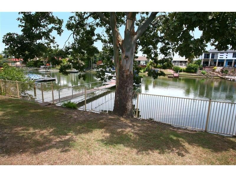 5 Witt Avenue, Carrara QLD 4211