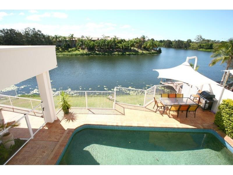 33 Julatten Drive, Robina QLD 4226