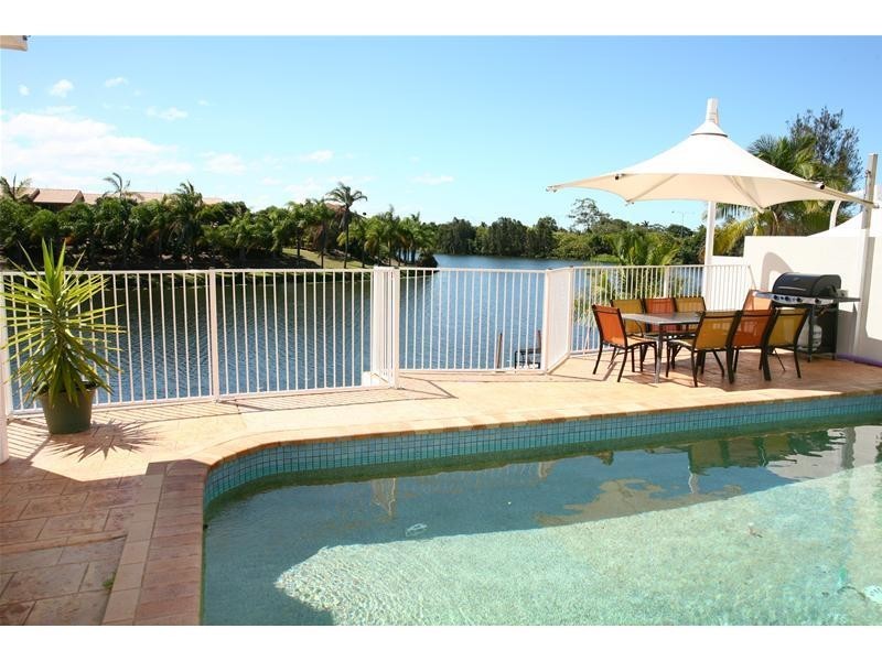 33 Julatten Drive, Robina QLD 4226