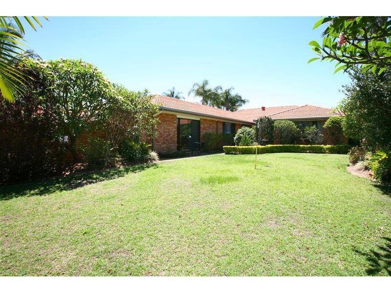 12 Winch Court, Mermaid Waters QLD 4218