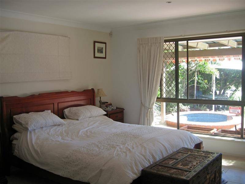 12 Winch Court, Mermaid Waters QLD 4218