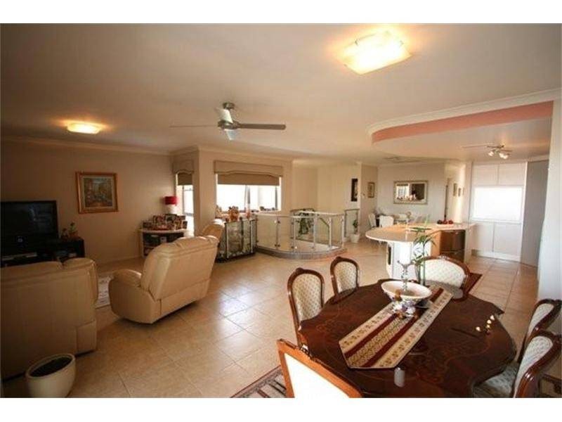 3306 Central Place, Carrara QLD 4211