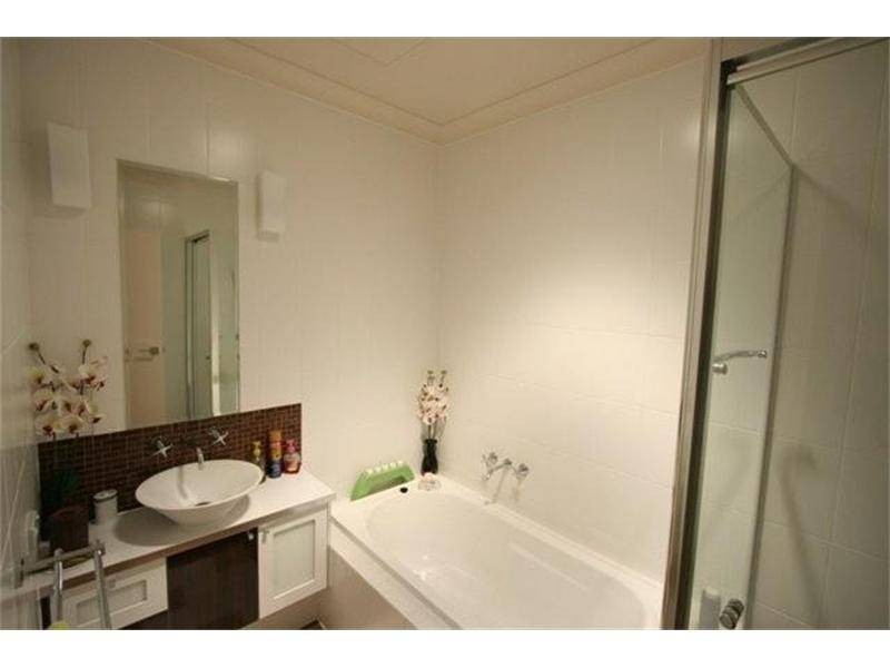 3306 Central Place, Carrara QLD 4211