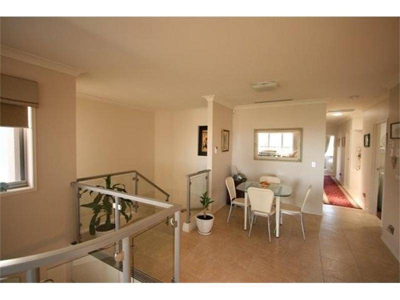3306 Central Place, Carrara QLD 4211