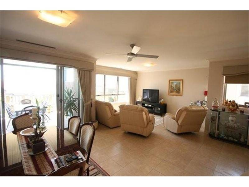 3306 Central Place, Carrara QLD 4211