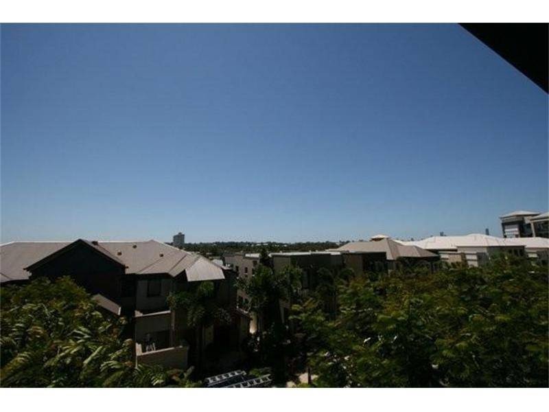 3306 Central Place, Carrara QLD 4211