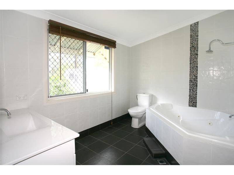 12 Grosvenor Street, Worongary QLD 4213