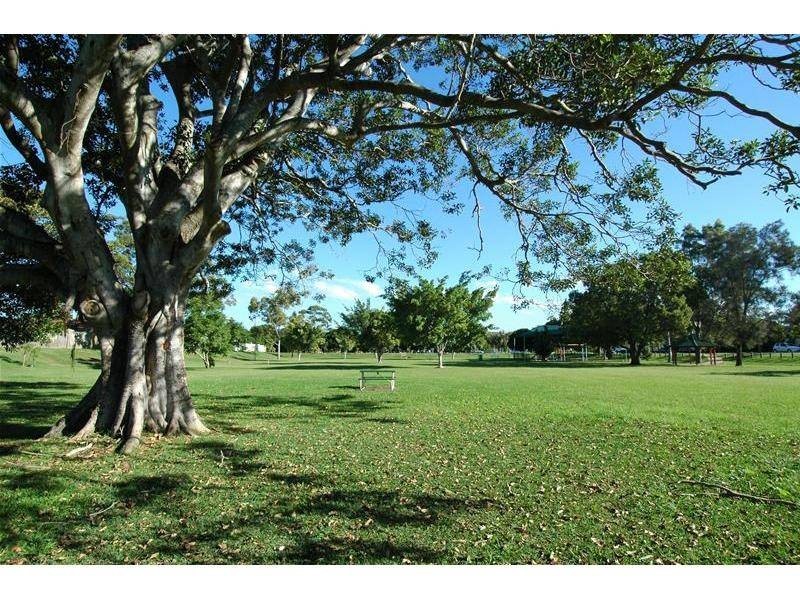 14 Hokitika Street, Broadbeach Waters QLD 4218