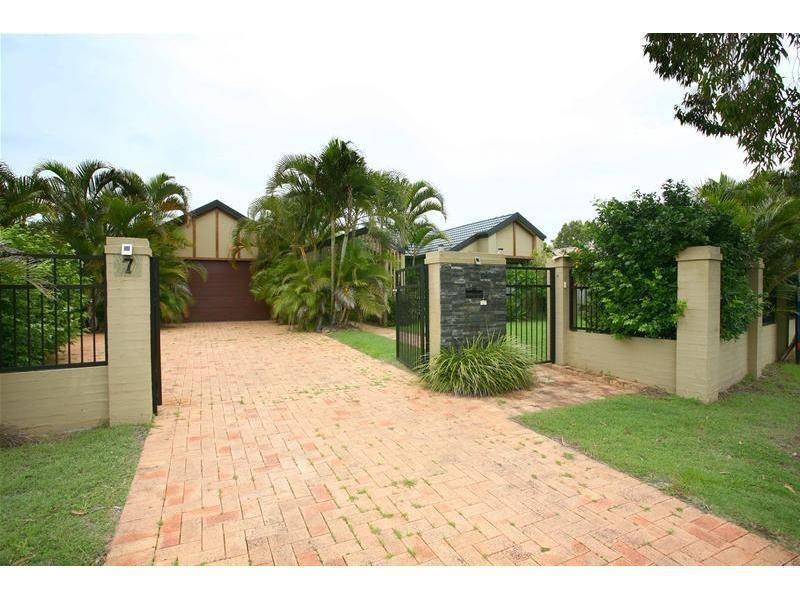 7 Yarraville Street, Robina QLD 4226