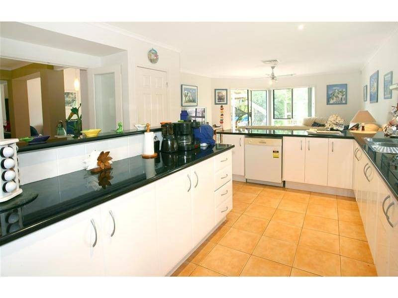 7 Yarraville Street, Robina QLD 4226