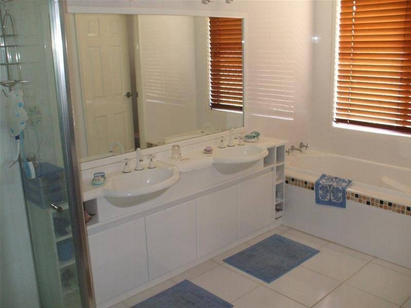 7 Yarraville Street, Robina QLD 4226