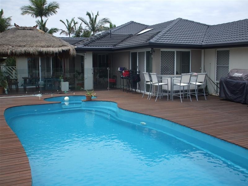 16 Santa Cruz Boulevard, Clear Island Waters QLD 4226