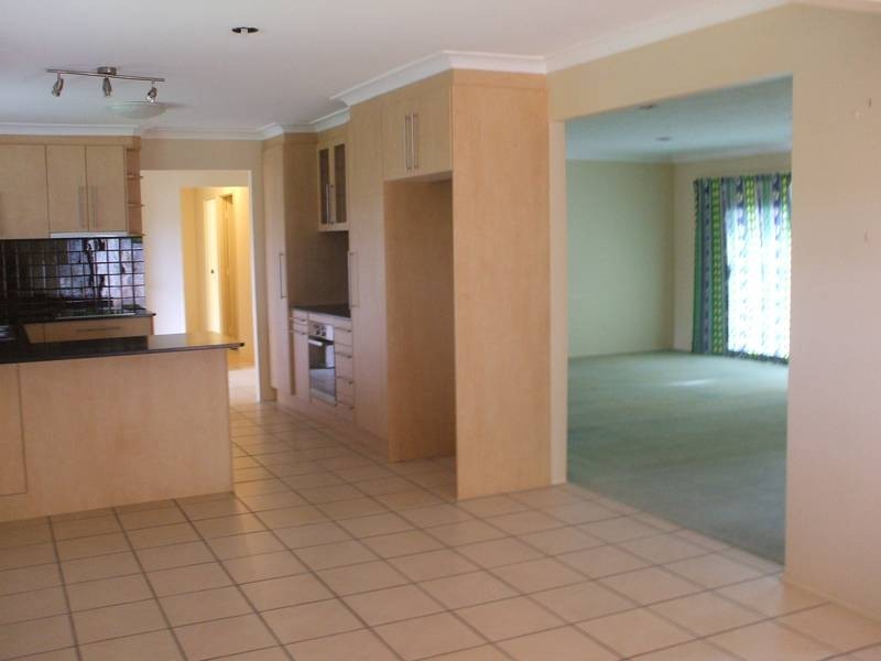 8 Wagin Court, Mermaid Waters QLD 4218