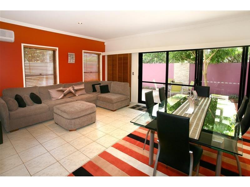 1/6 Parneno Street, Surfers Paradise QLD 4217