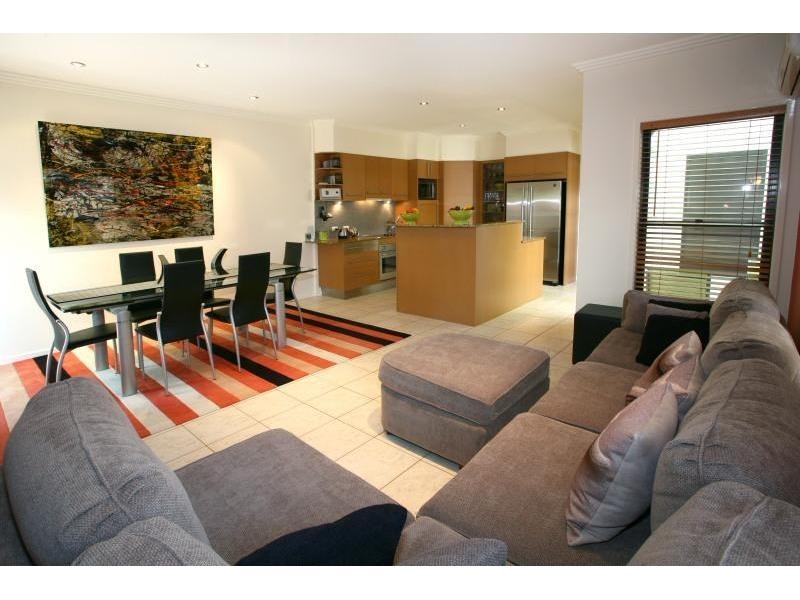 1/6 Parneno Street, Surfers Paradise QLD 4217